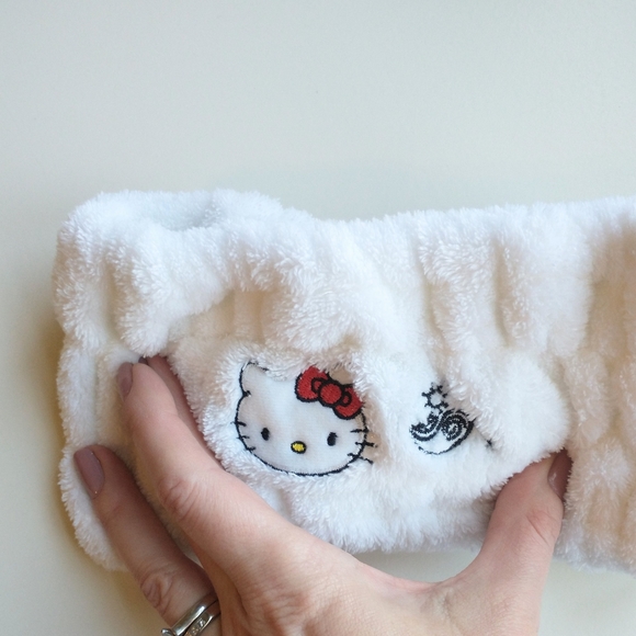 Hello Kitty Makeup Cosmetic Spa Headband by Earth Therapeutics - Picture 2 of 5